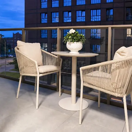 Lily Art With Wine - Shipyard & Rooftop Terrace By Lily *